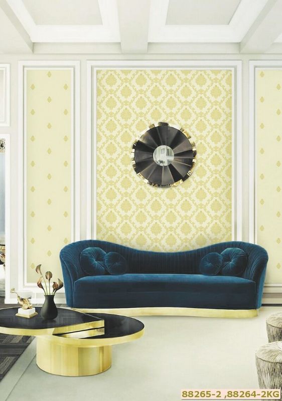 Màu vàng của giấy dán tường tân cổ điển góp phần tạo nên sự sang trọng cho căn phòng.